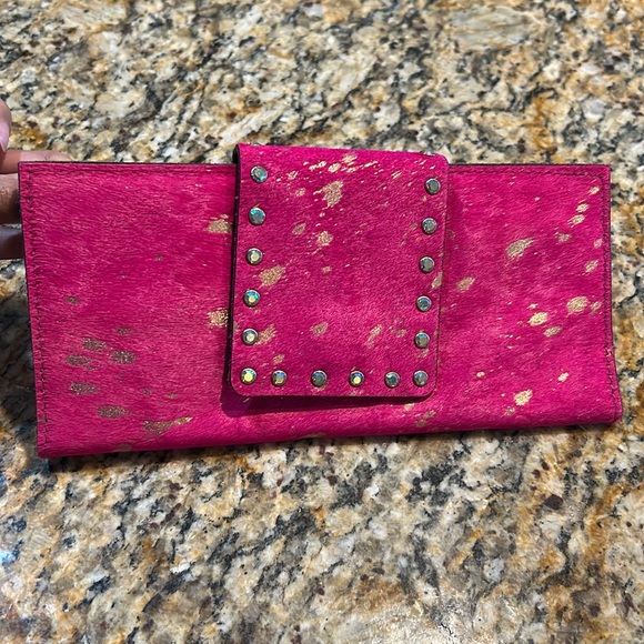 keep it gypy Handbags - Keep it Gypsy NWT pink & gold wallet